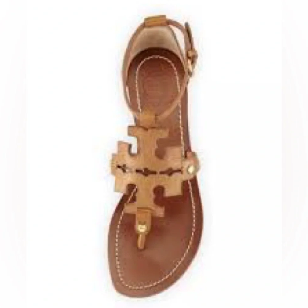 Tory Burch Phoebe flat thong sandals in a royal tan brown leather. Size 9.5